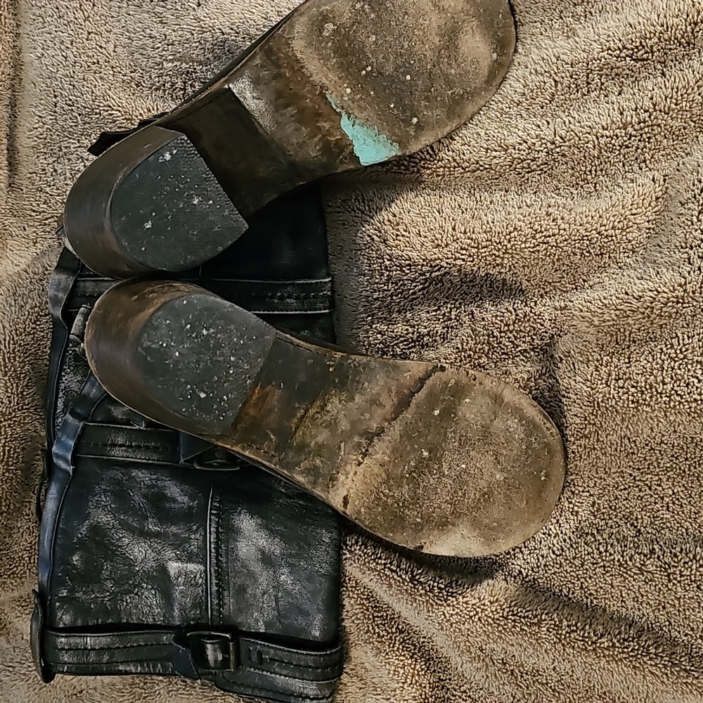 FRYE Black Distressed Leather Women's Boots - Picture 5 of 6